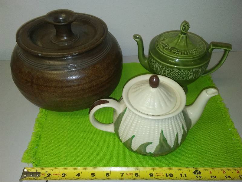 lot 142 image: Bean crock and teapots