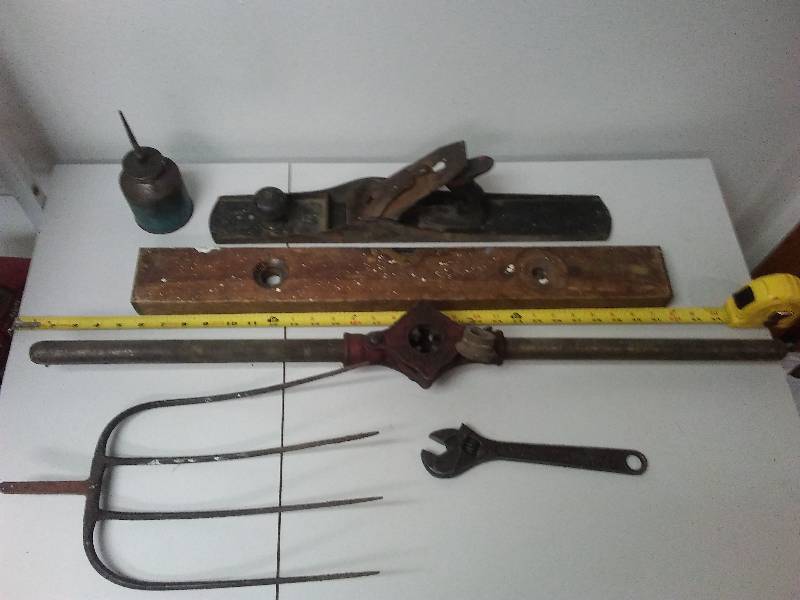 lot 144 image: miscellaneous vintage tools