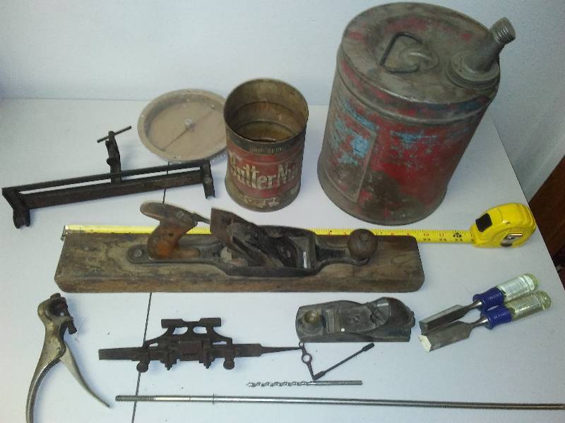 lot 149 image: miscellaneous hand tools and Garage items, vintage punch, to planers and more