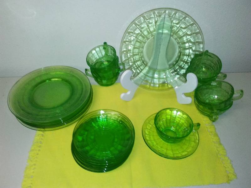 lot 153 image: Block Optic Green Depression Glass, Plates, CupsSaucers (8 ea.)