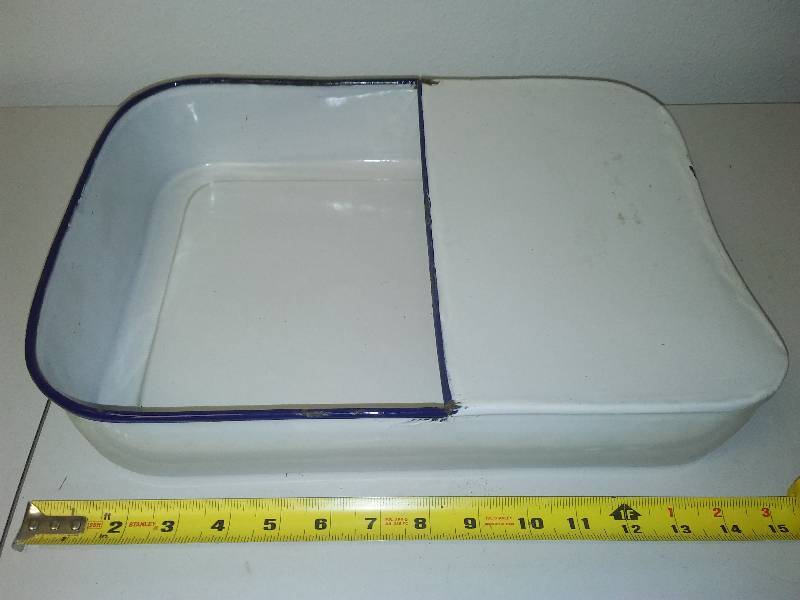 lot 159 image: Vintage Hospital enamelware bedpan approximately 15 X 11