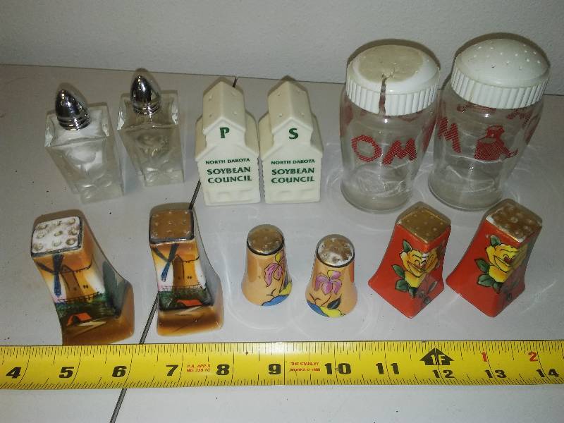 lot 168 image: 6 sets of vintage salt and pepper shakers