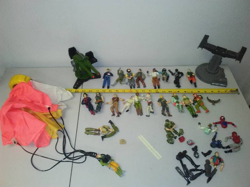 lot 189 image: ( 19) 4GI Joe figurines, parachute, eagle and more Enough body parts to make more