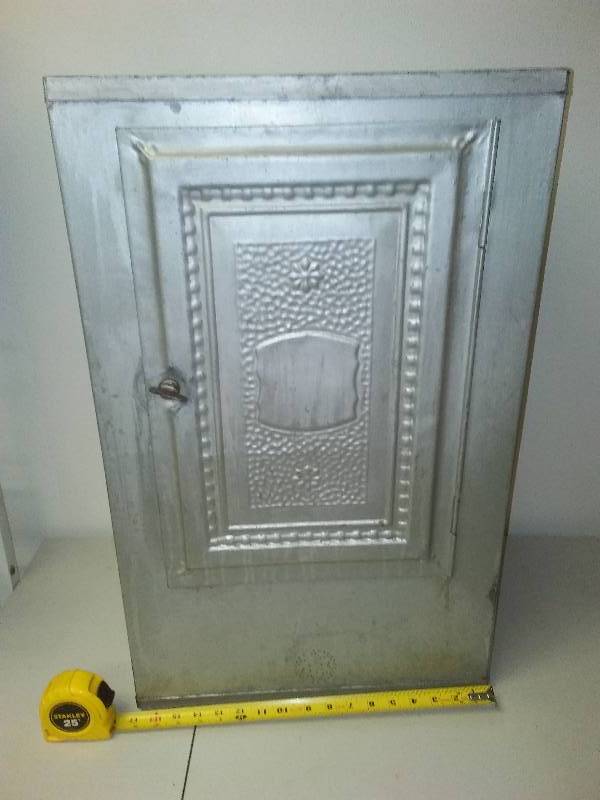 lot 194 image: vintage pie cabinet in excellent condition