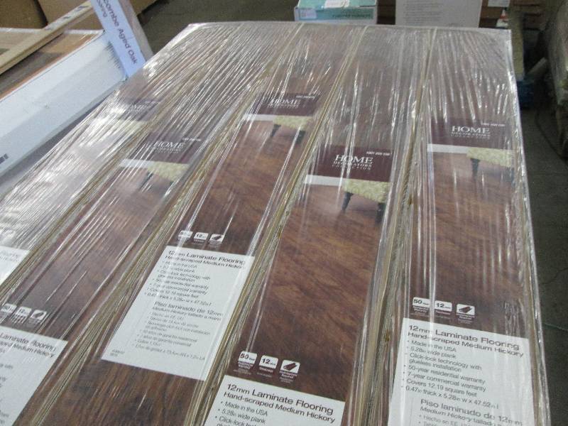 lot 4 image: Lot of 8 Cases Home Decorators Coll...
