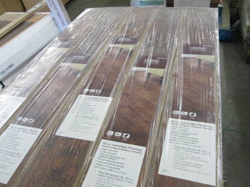 lot 5 image: Lot of 8 Cases Home Decorators Coll...