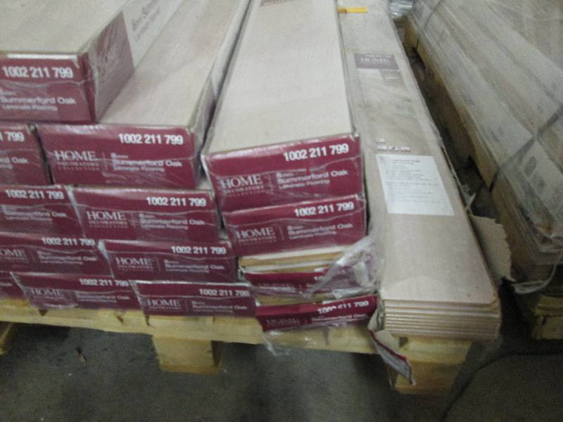 lot 9 image: 10 Cases - 3 open Home Decorators C...