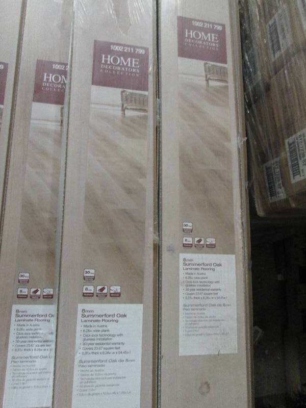 lot 10 image: 9 Cases  Home Decorators Collection...