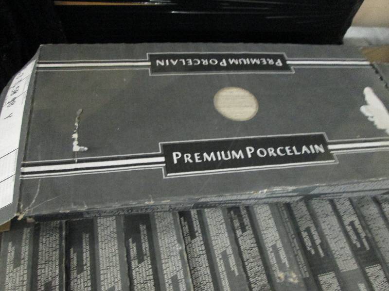 lot 12 image: 6 Cases MSI Classico Villa 12 in. x...