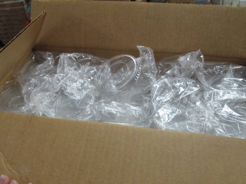 lot 28 image: Solo 668TS Clear Lid PET 668 Flat S...