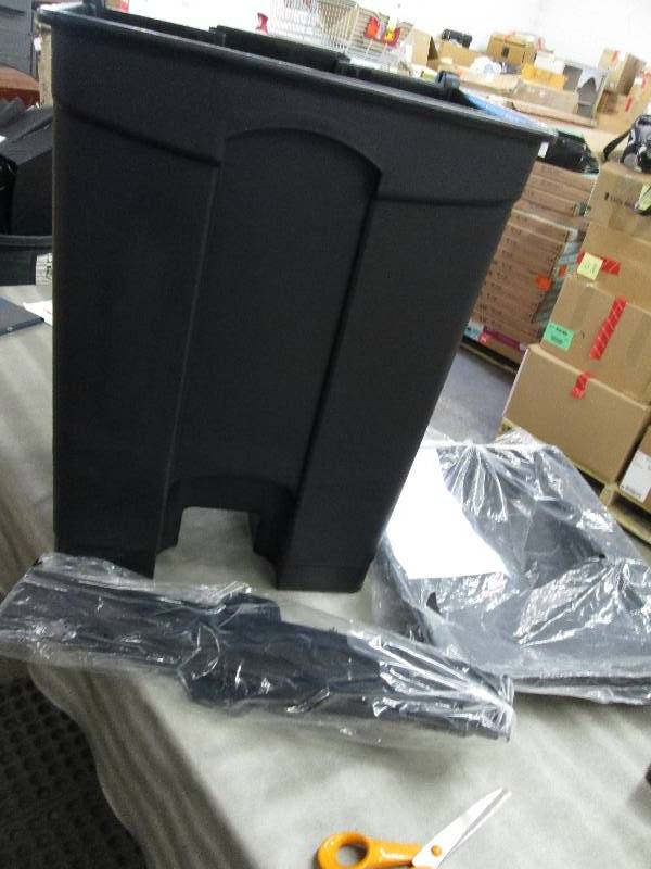 lot 37 image: Safco Products 9922BL Plastic Step-...
