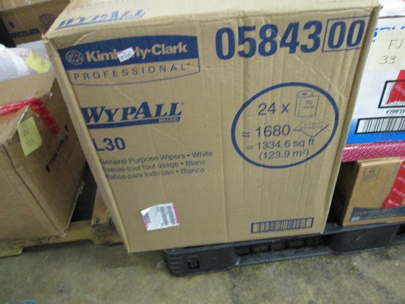 lot 38 image: Case of 24 Rolls Wypall L30 All P...
