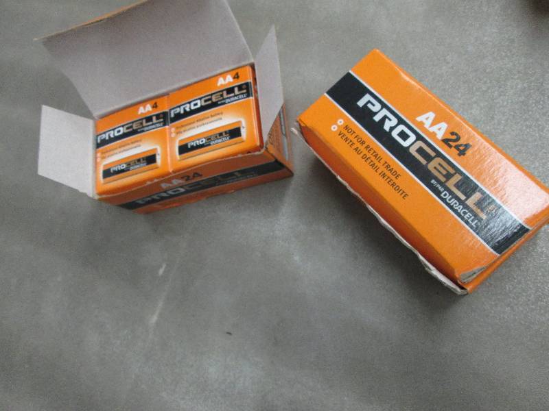 lot 44 image: 2 Boxes of 8-4pks(64 total) Duracel...