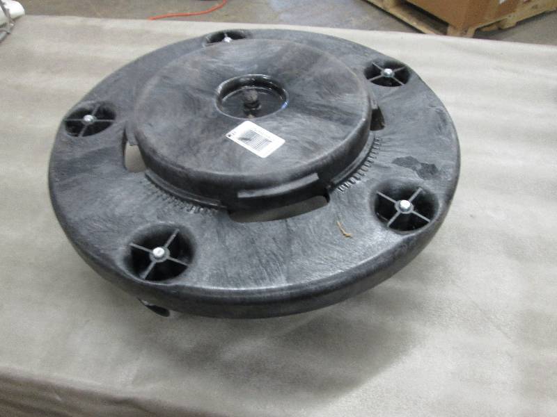 lot 77 image: Rubbermaid Commercial Brute Round T...