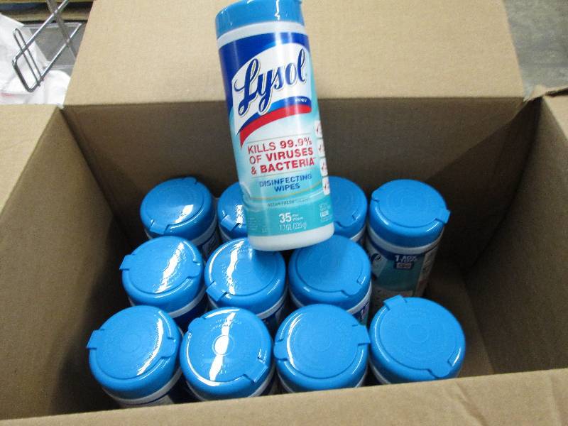 lot 79 image: Lot of 12 Lysol Disinfecting Wipes ...
