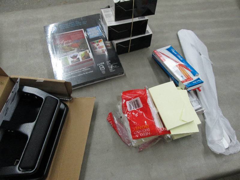 lot 113 image: HP Brochure Paper, 3 Hole Punch-unt...