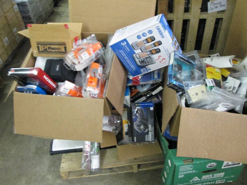 lot 195 image: Pallet of Misc. Electronics- see im...