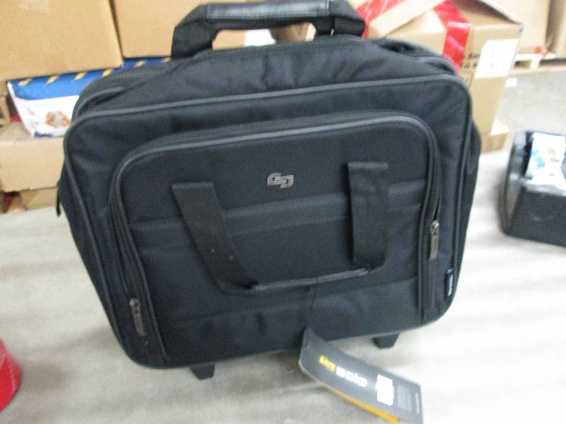 lot 217 image: Solo Rolling Laptop Case, Poly Reta...