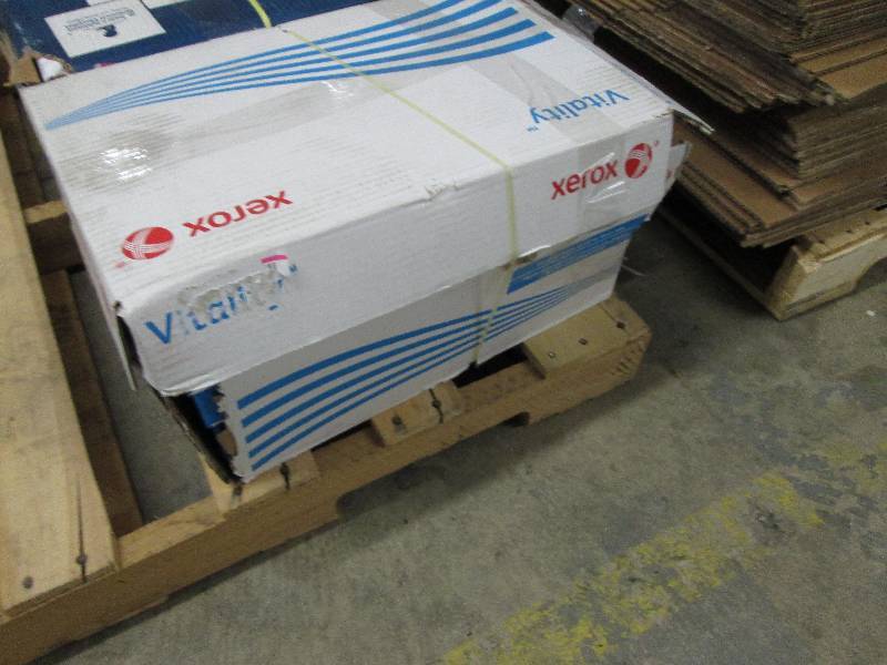 lot 220 image: Case of Xerox Vitality Copy Paper 8...
