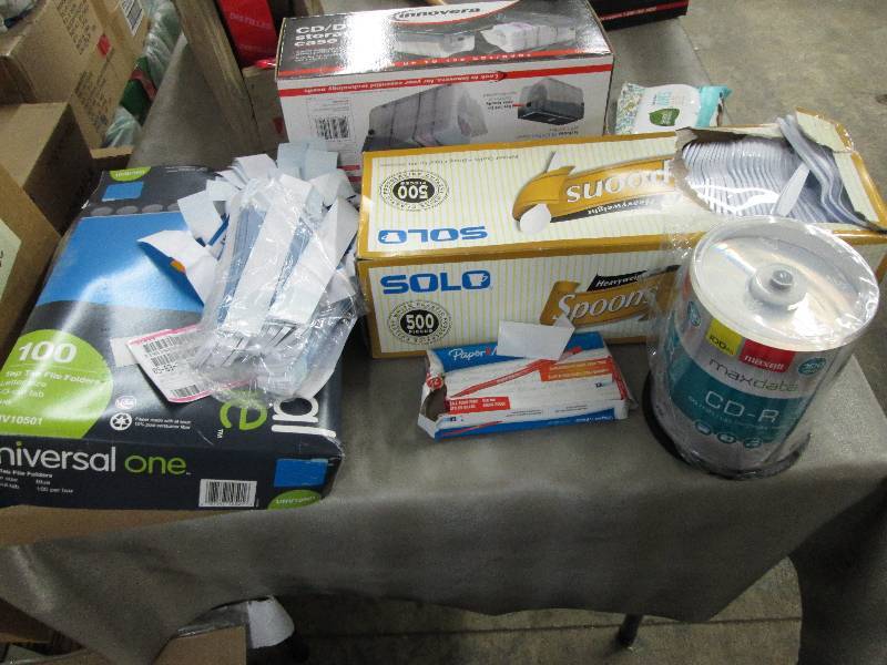 lot 231 image: Box of 500 Solo Heavy Weight Spoons...