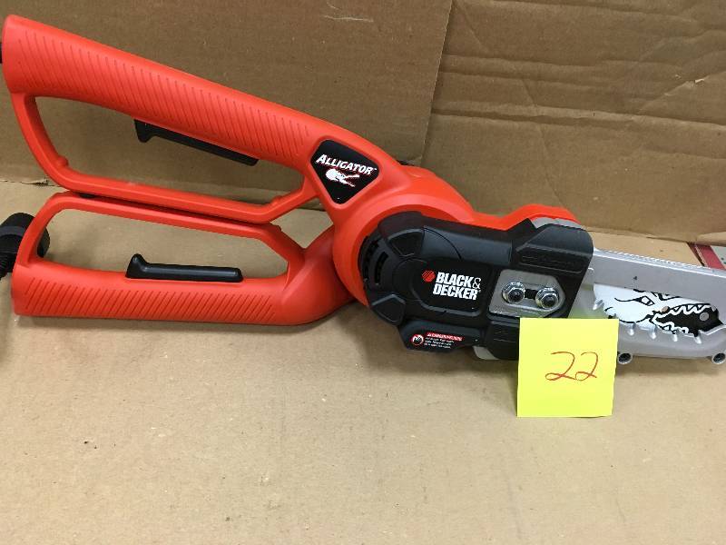 lot 22 image: Black and Decker 6 in. 4.5-Amp Corded Electric Alligator Garden Lopper