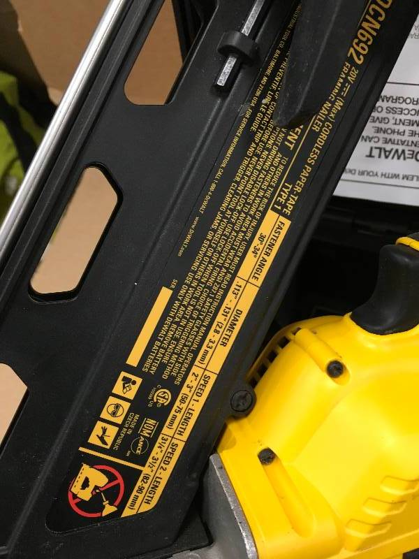 lot 10 image: Dewalt 20-Volt MAX XR Lithium-Ion Cordless Brushless 2-Speed 33-Degree Framer. Tool Only Used in working conditions