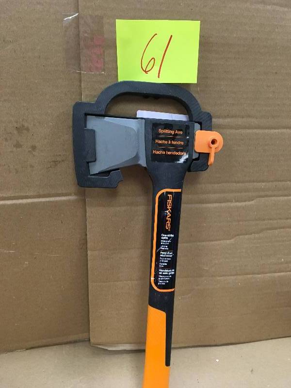 lot 61 image: Fiskars 28 in. X25 Splitting Axe