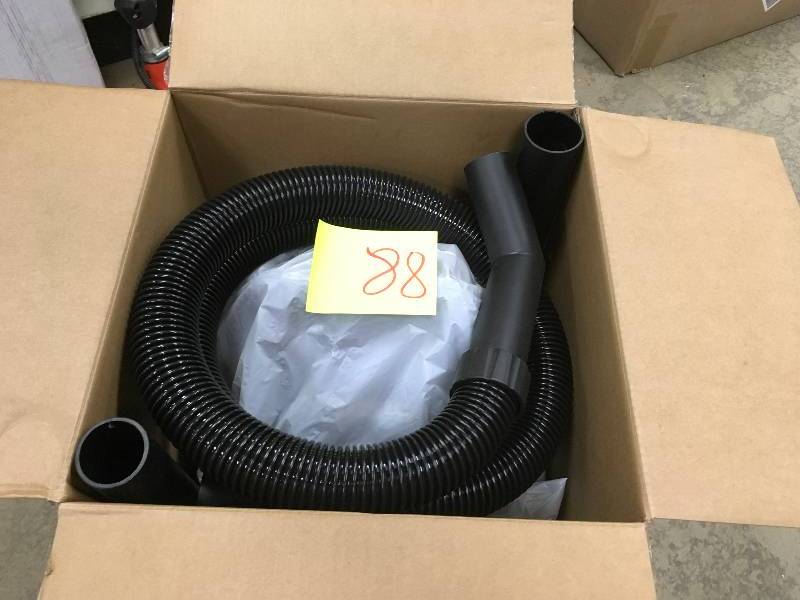 lot 88 image: Husky 4 Gal. Portable Poly WetDry Vacuum in like new condition
