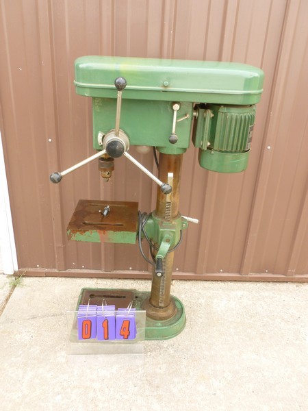 SnS Auctions # 325 Riding lawn mowers & air compressors