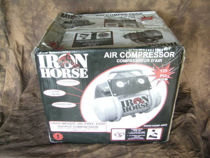 lot 3 image: Iron Horse Portable Air Compressor Set