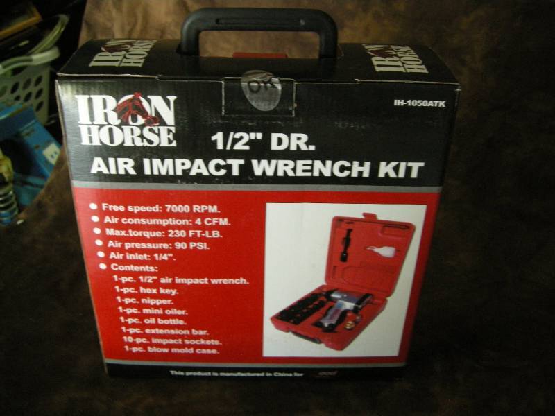 lot 34 image: Iron Horse 12 Dr. Air Impact Wrench Kit