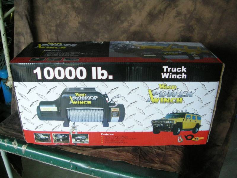 lot 69 image: 10,000lb Wood Power Truck Winch