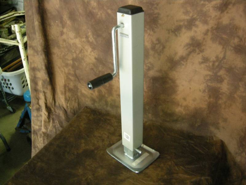lot 102 image: Heavy Duty Trailer Jack
