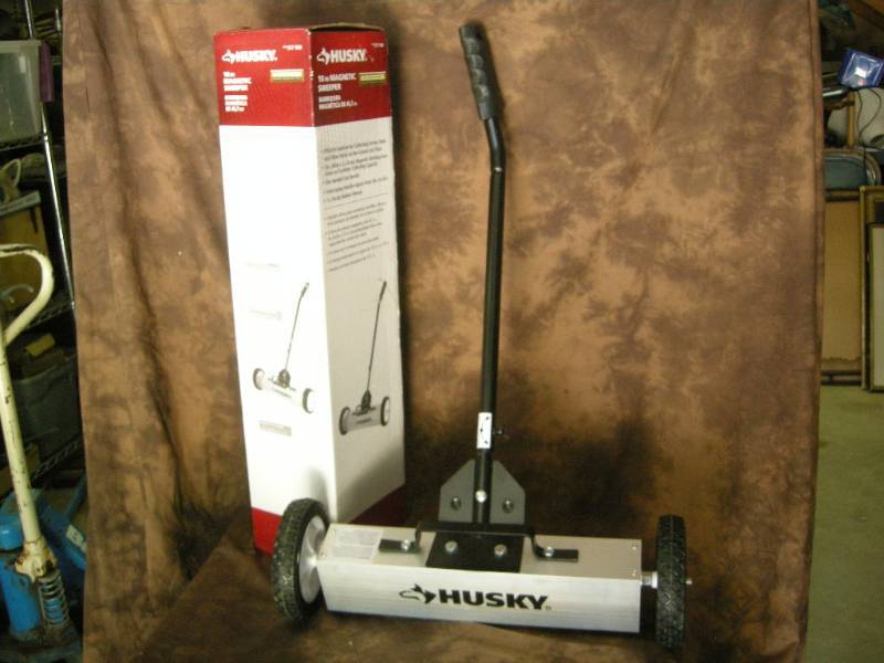 lot 124 image: Husky 18 Magnetic Sweeper