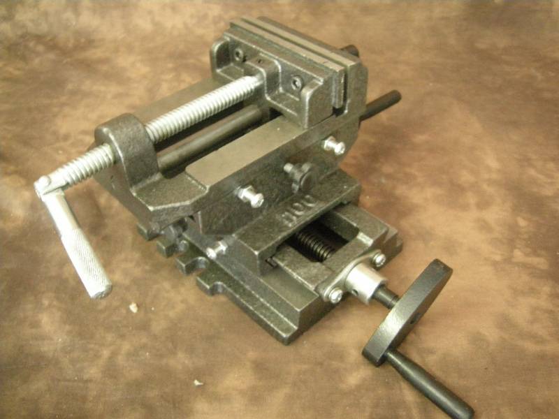 lot 127 image: 4 Cross-slide Vise