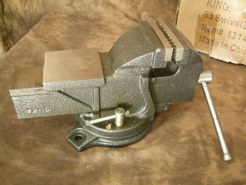 lot 129 image: King 4 Bench Vise