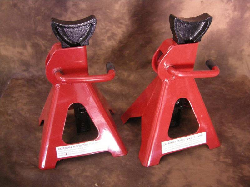 lot 142 image: Pair 3 Ton Jack Stands
