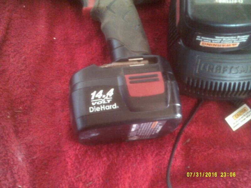 lot 1 image: CRAFTSMAN CORDLESS DRILL