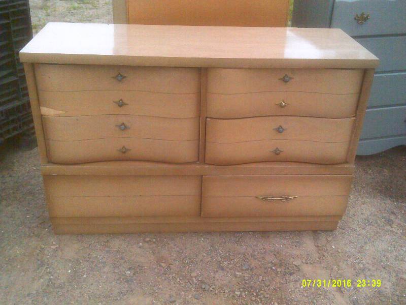 lot 5 image: ANTIQUE DRESSER