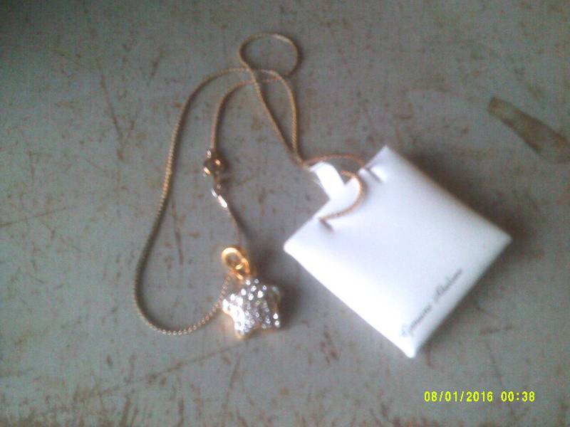 lot 6 image: GOLD NECKLACE DIAMOND PENDANT