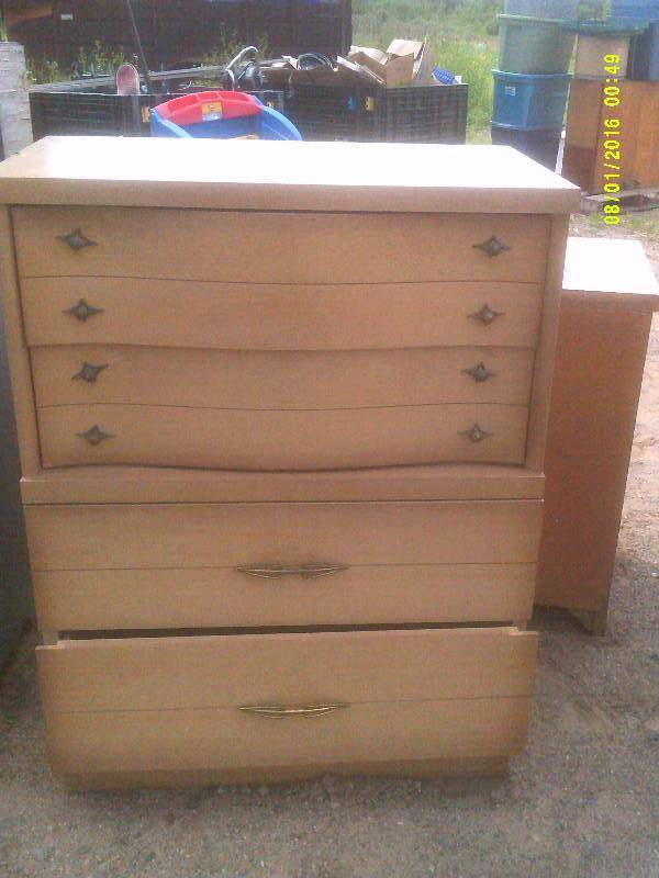 lot 11 image: VINTAGE DRESSER