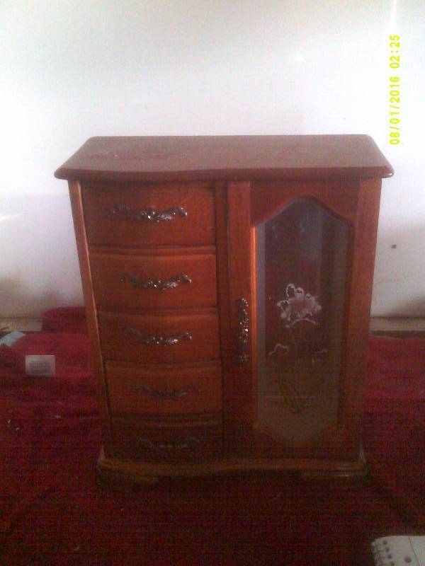 lot 14 image: OAK JEWLERY BOX 14 INCHES TALL