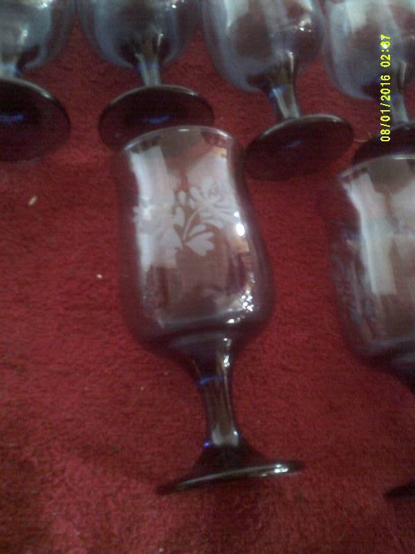 lot 16 image: COBALT BLUE STEMMED GLASSES