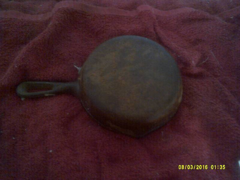 lot 30 image: ANTIQUE CAST IRON SKILLET
