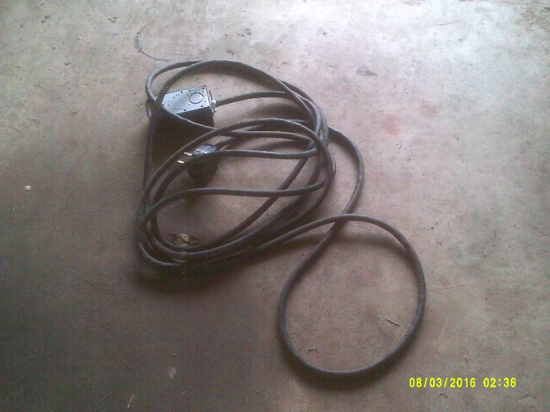 lot 40 image: 220 ELECTRICAL CORD
