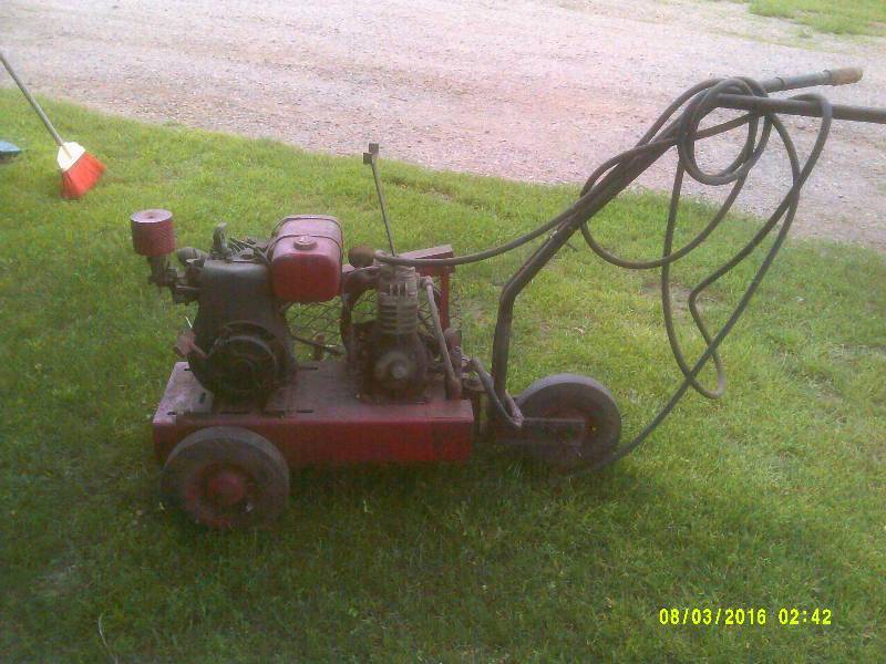 lot 41 image: ANTIQUE GAS AIR COMPRESSER