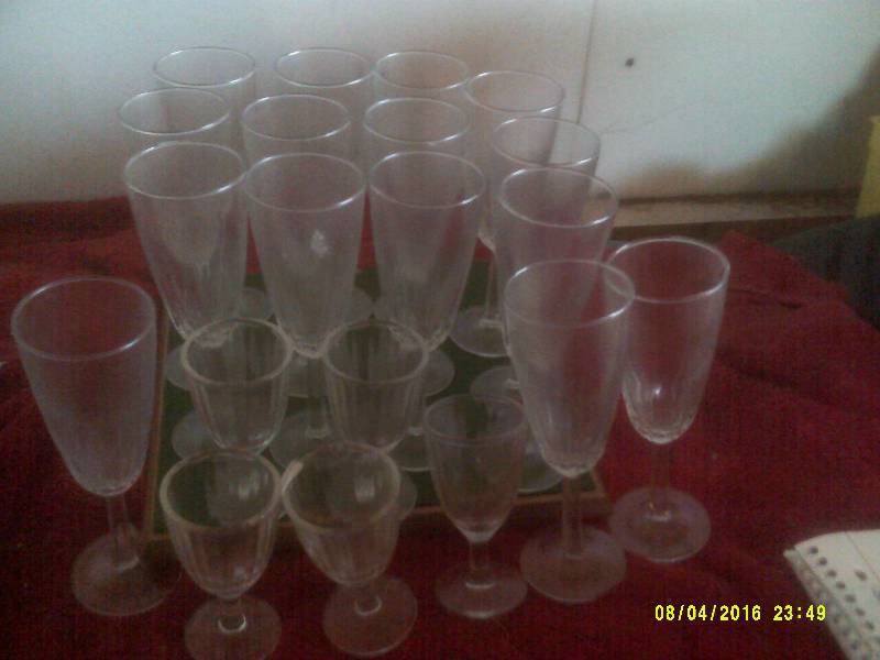 lot 55 image: 15 LONG STEMMED WINE GLASSES 5 SHORT STEMMED