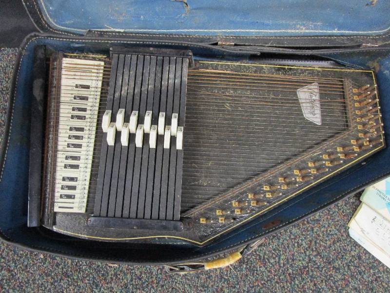 Auto Harp and Books, Case Damaged