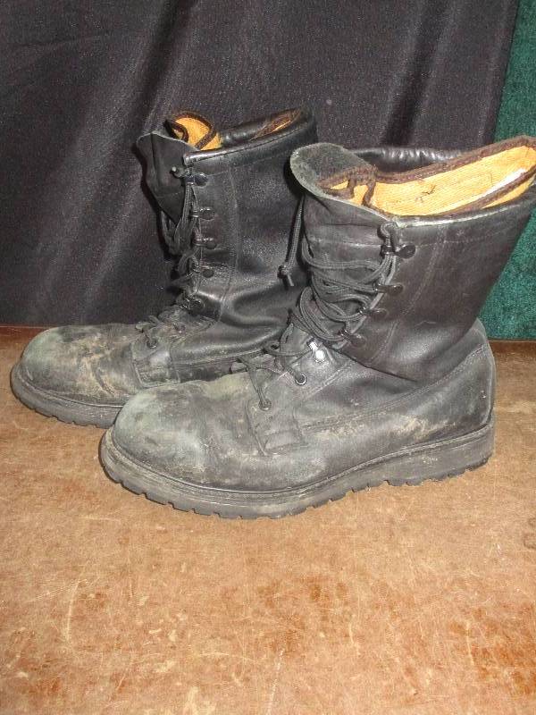 Pair of Gore-Tex Boots Size 11-11.5 Mens