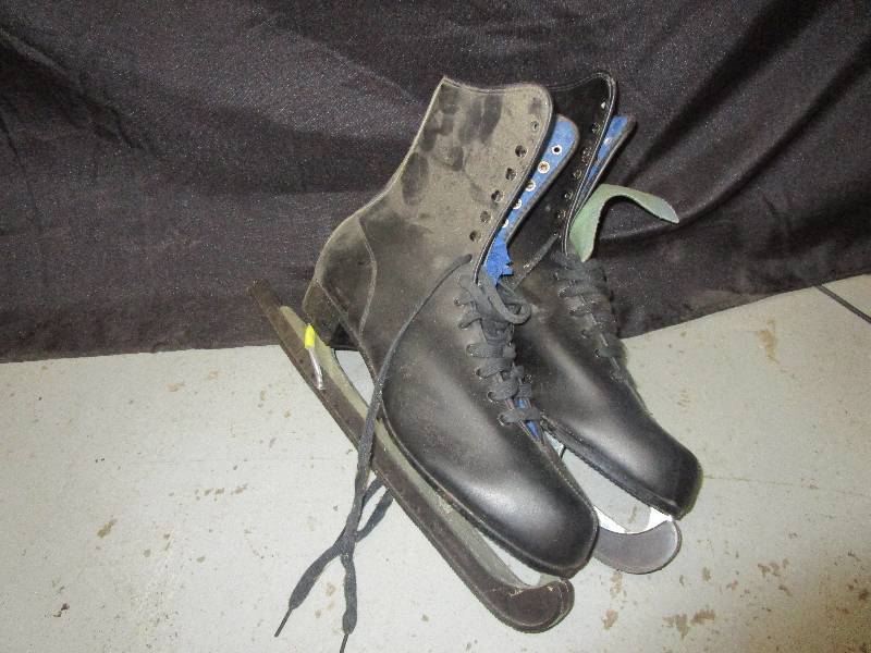 Mens Figure Skates Size 12 Come With Blade Covers